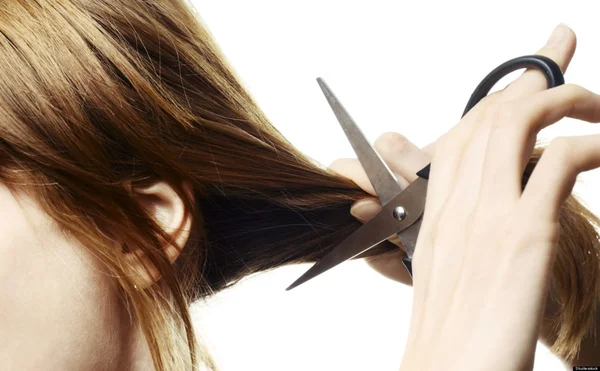 Giấc mơ cắt tóc mang theo điềm báo tốt hay xấu?